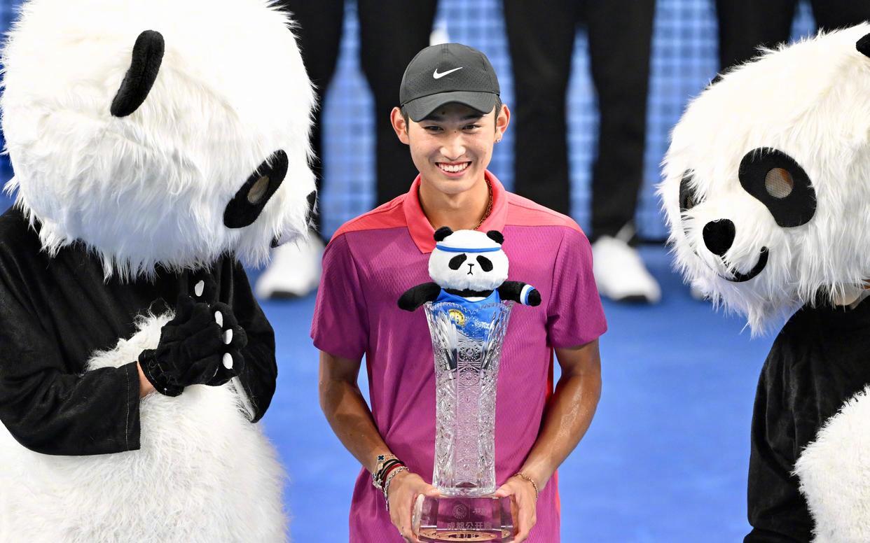 包含巴塞罗那发布备战花絮，赛后迎来里程碑，荷甲任务艰巨，纪律约束更严格的词条